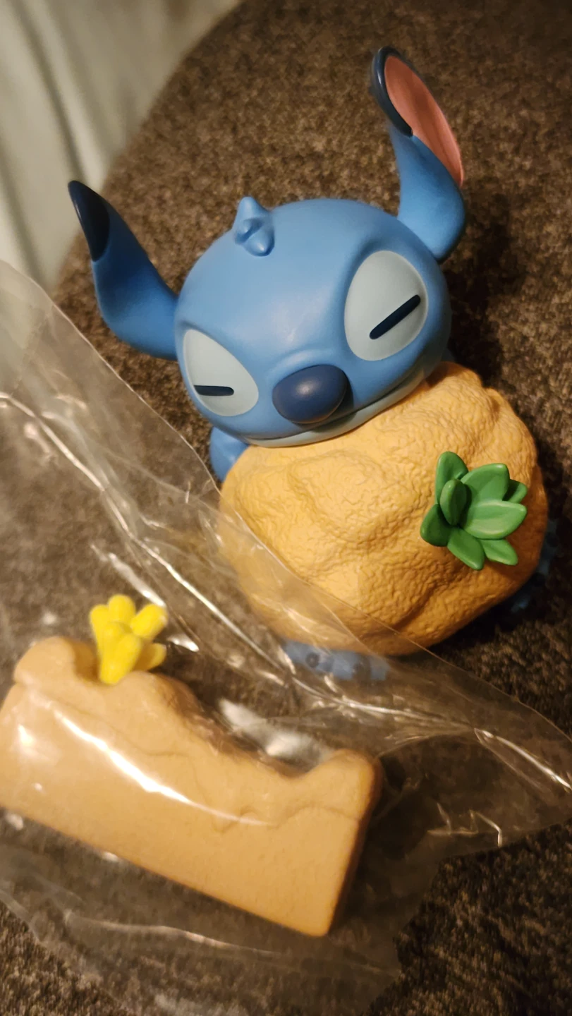 Disney Lilo & Stitch Collection Laid-Back Stitch Figure - photo 2