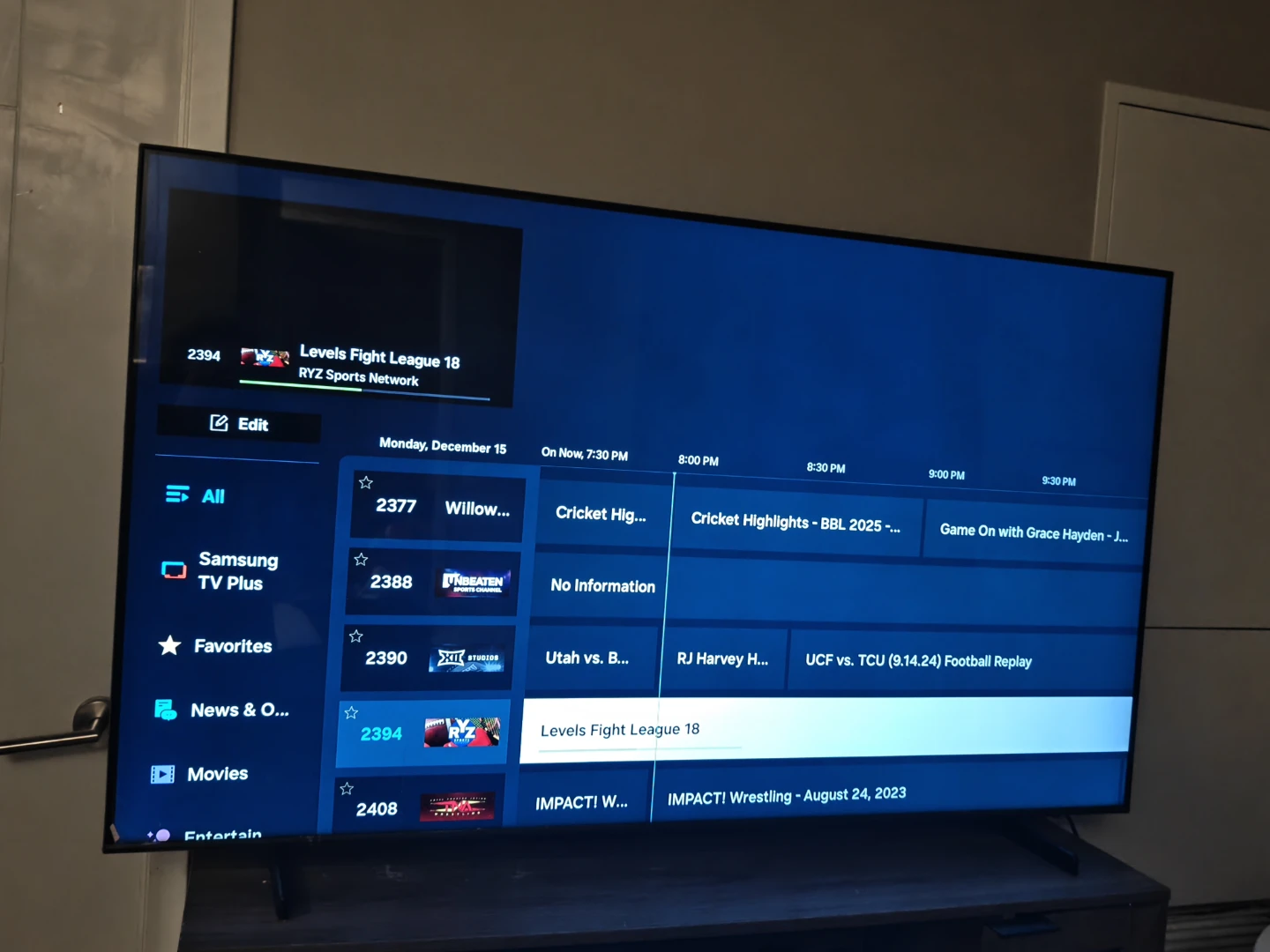 Samsung  65" QLED 4K Smart TV - photo 2
