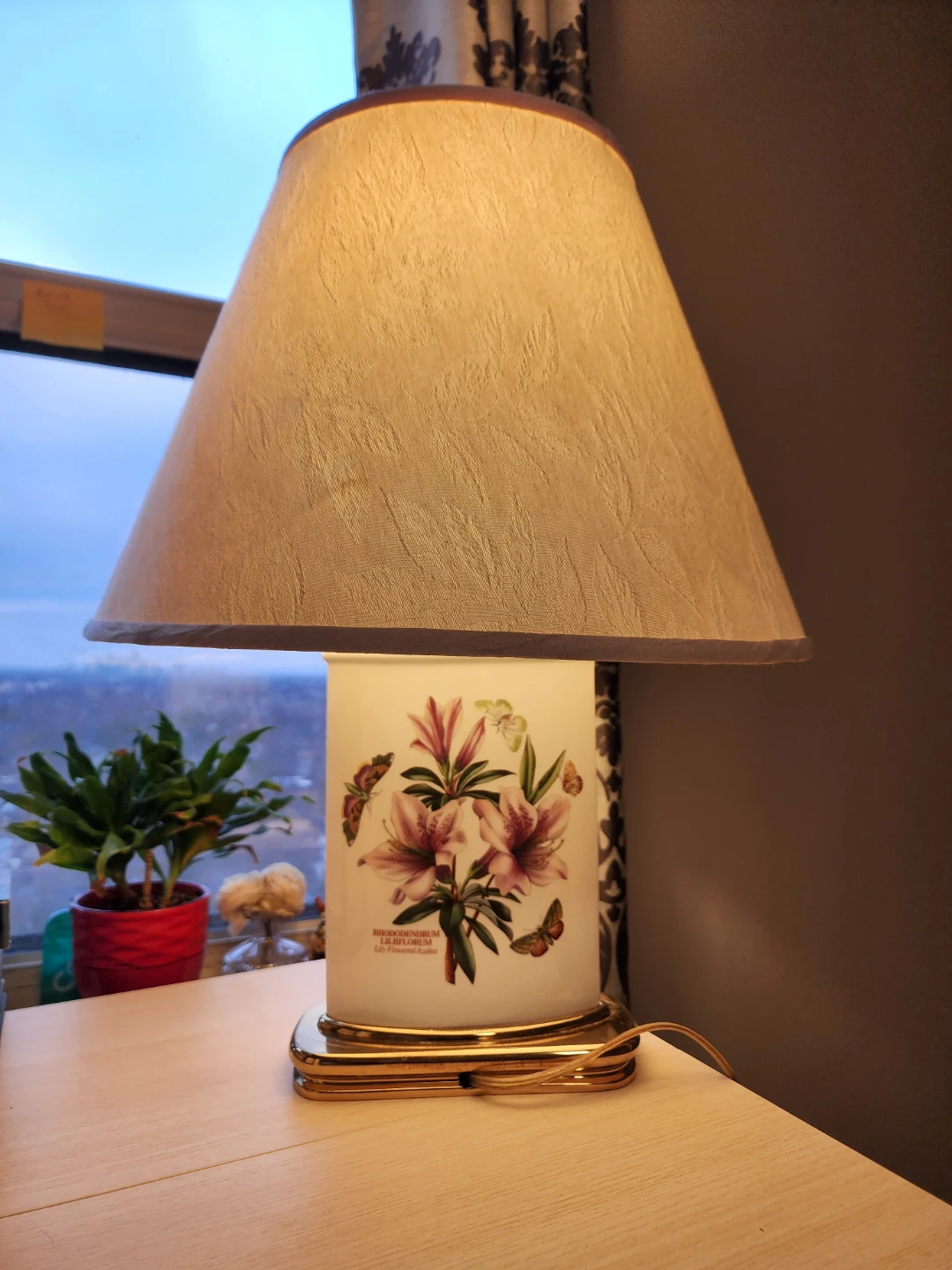 Vintage Lily Flowered Azalea Table Lamp