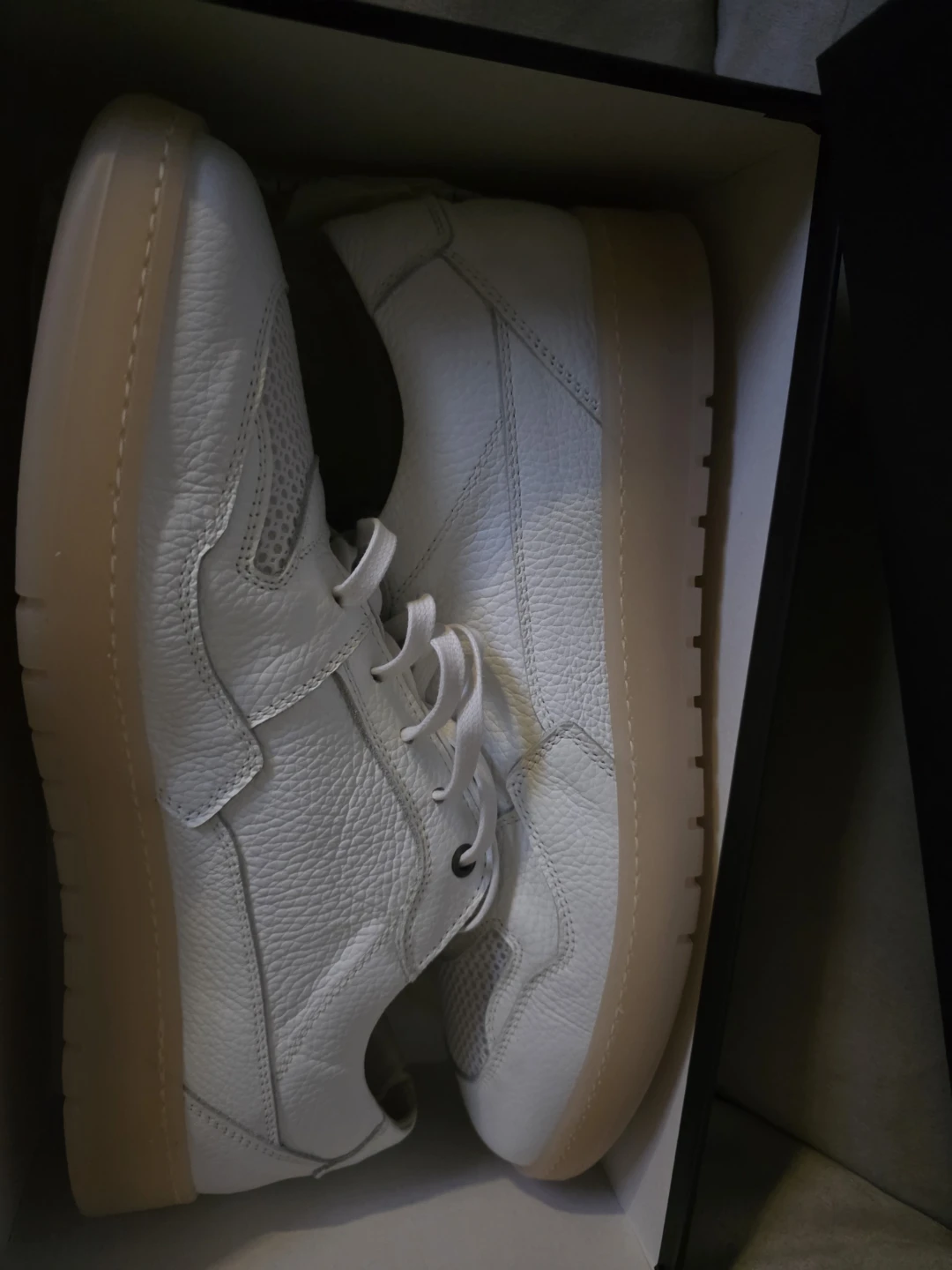 Ron white sneaker