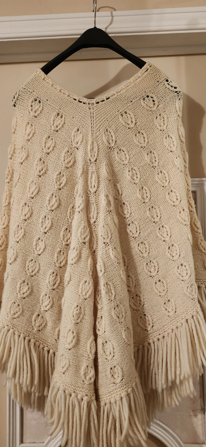 100% wool vintage Cream Knit Poncho with Tassels and Fringe - photo 3