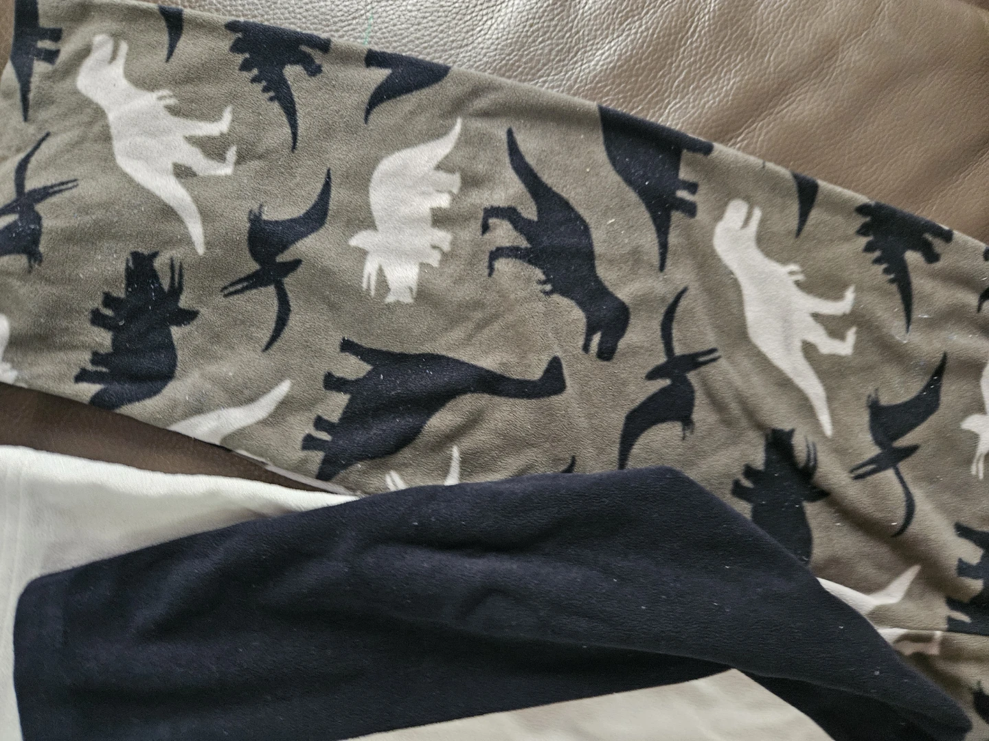 Carter's Size 6 Dinosaur Pajama Set - photo 2
