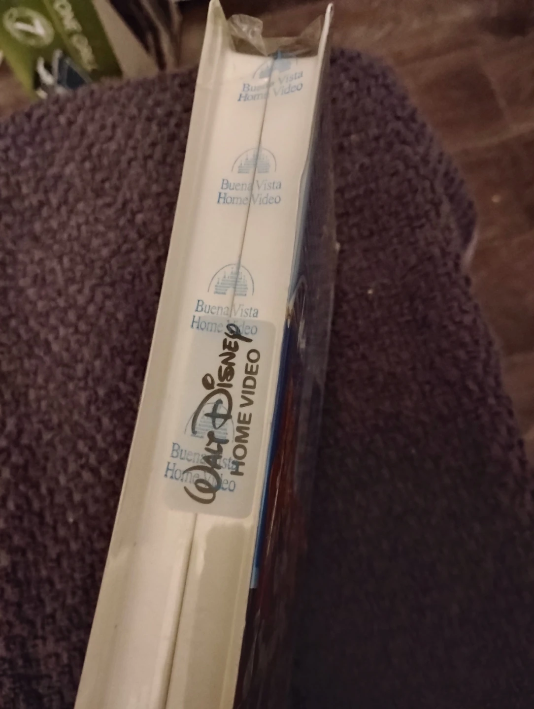 NEW!! SEALED!! DISNEY'S 101 DALMATIANS, VHS. 1987 - photo 3