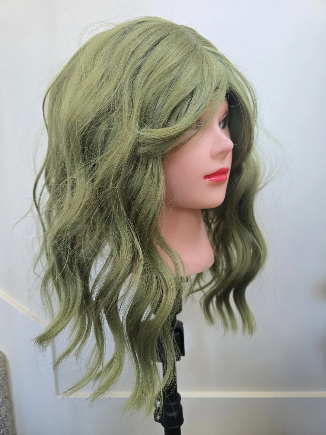 Green synthetic wig