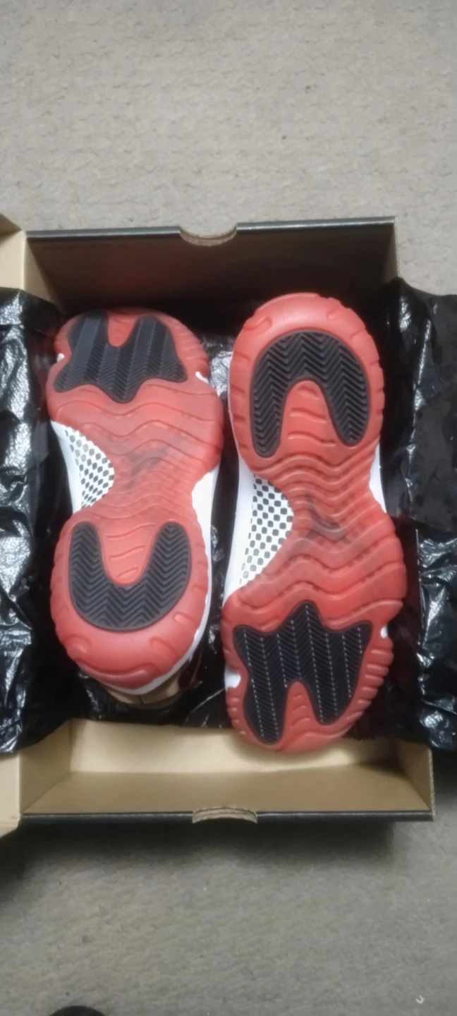 Nike Air Jordan 11 Retro (Size 10) - photo 4