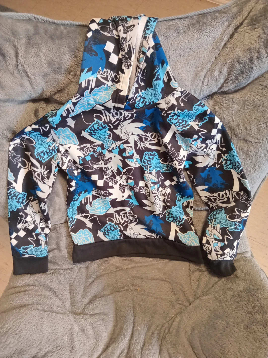 Sonic The Hedgehog Hoodie - Size M (7-8)
