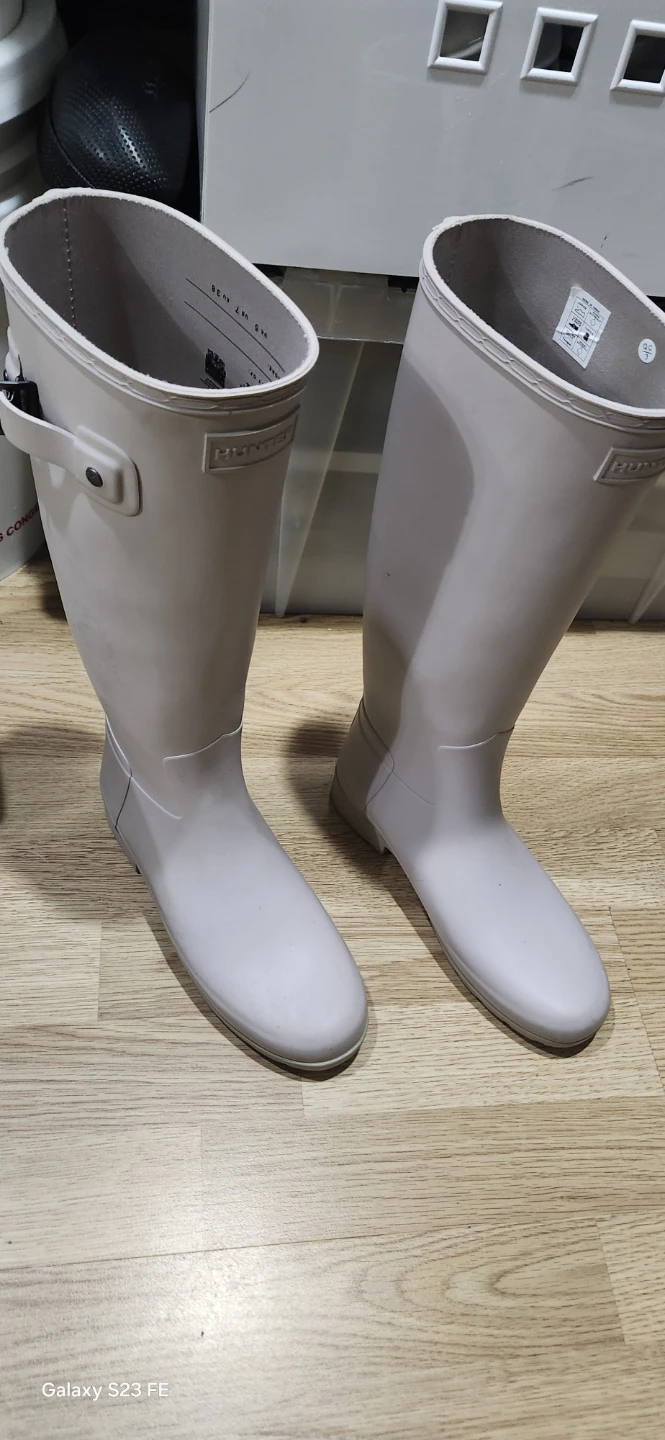 Hunter Women's Rain Boots,Light Purple 14" high.price is firm - photo 2