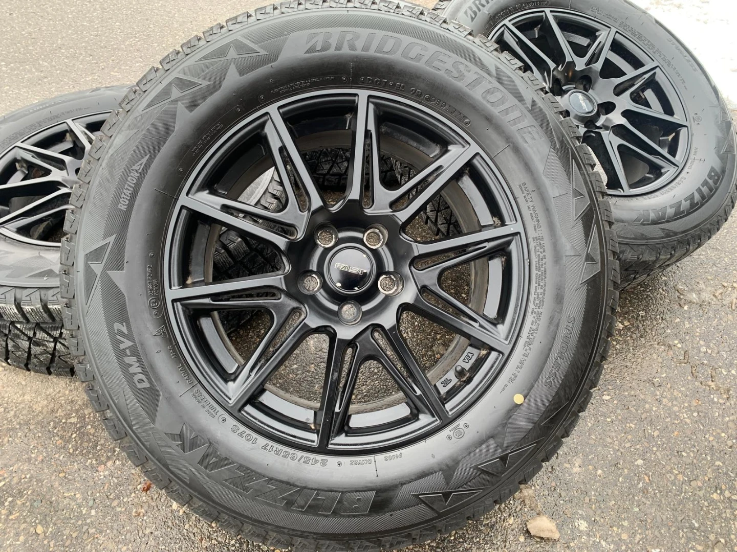 TOYOTA HIGHLANDER WINTER TIRES ON ALLOY RIMS 245/65 R17