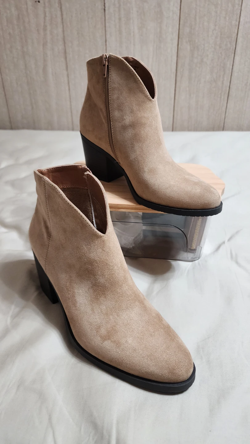 Sonoma Tan Suede Ankle Boots size 9