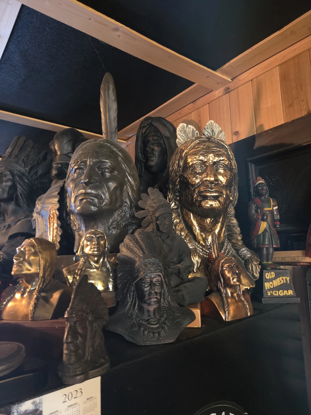 Vintage Native American Bust Statue - photo 3