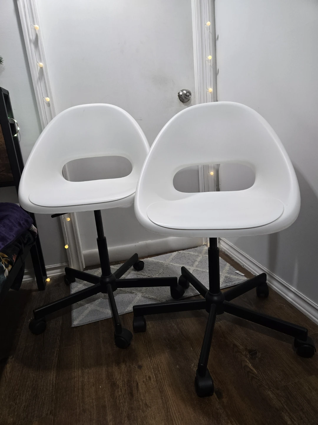 Set of 2 White Swivel Office Chairs