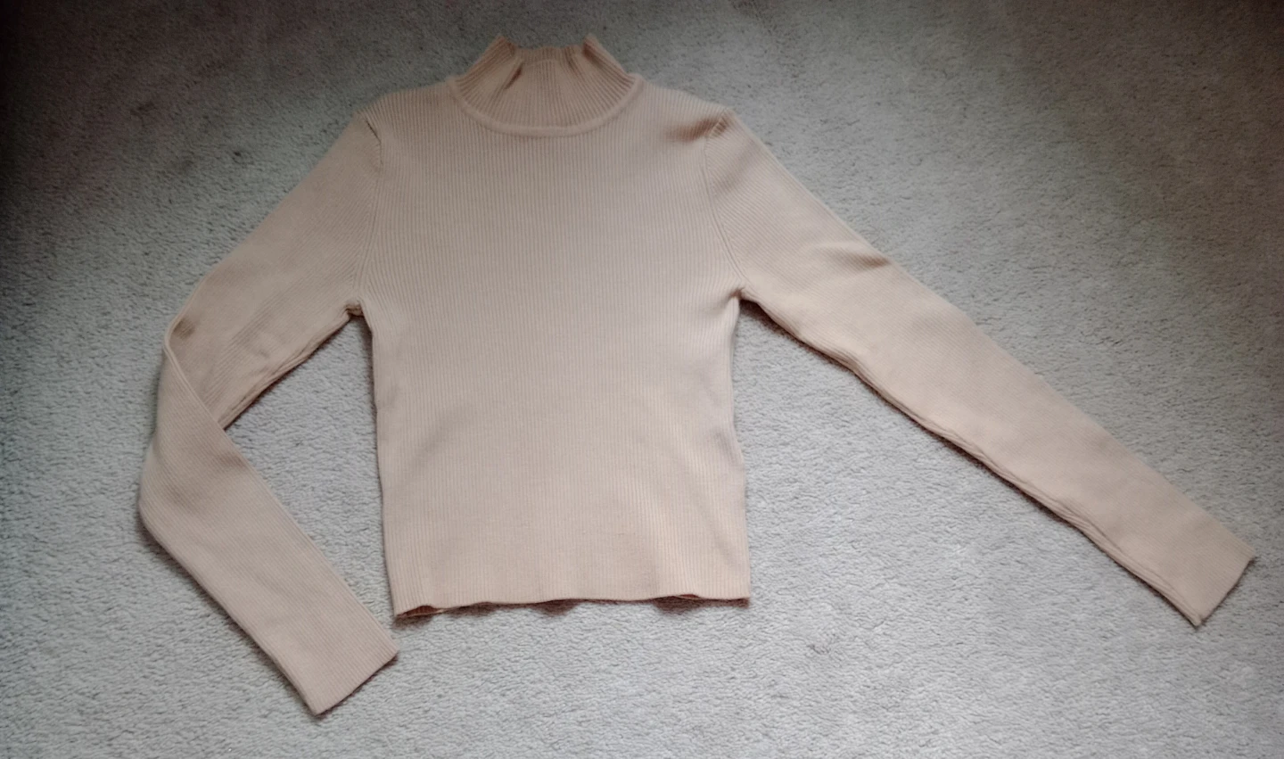 Divided by H&M Beige long sleeve turtle neck crop top - Size S