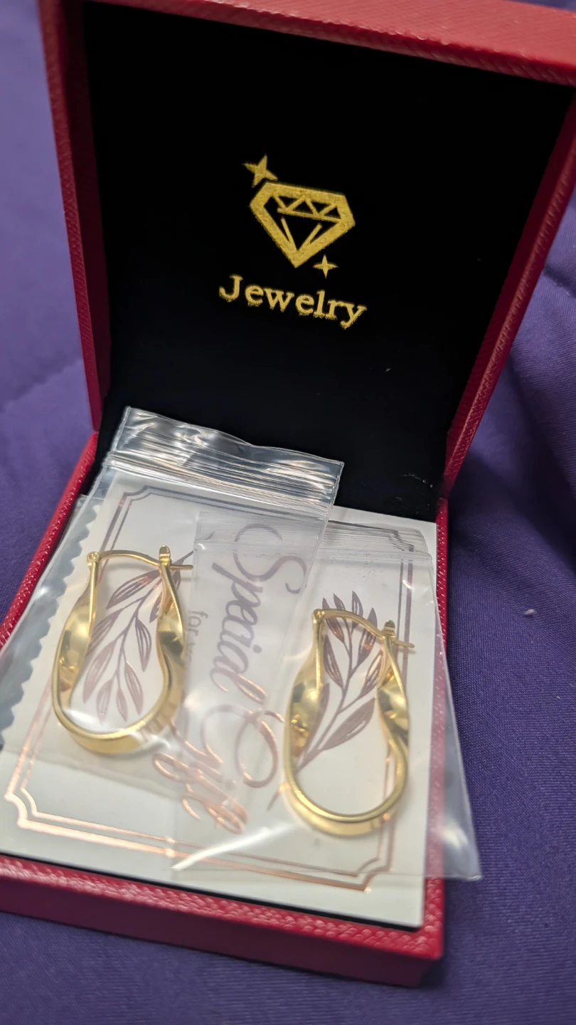 Pair of Gold Earrings - photo 2