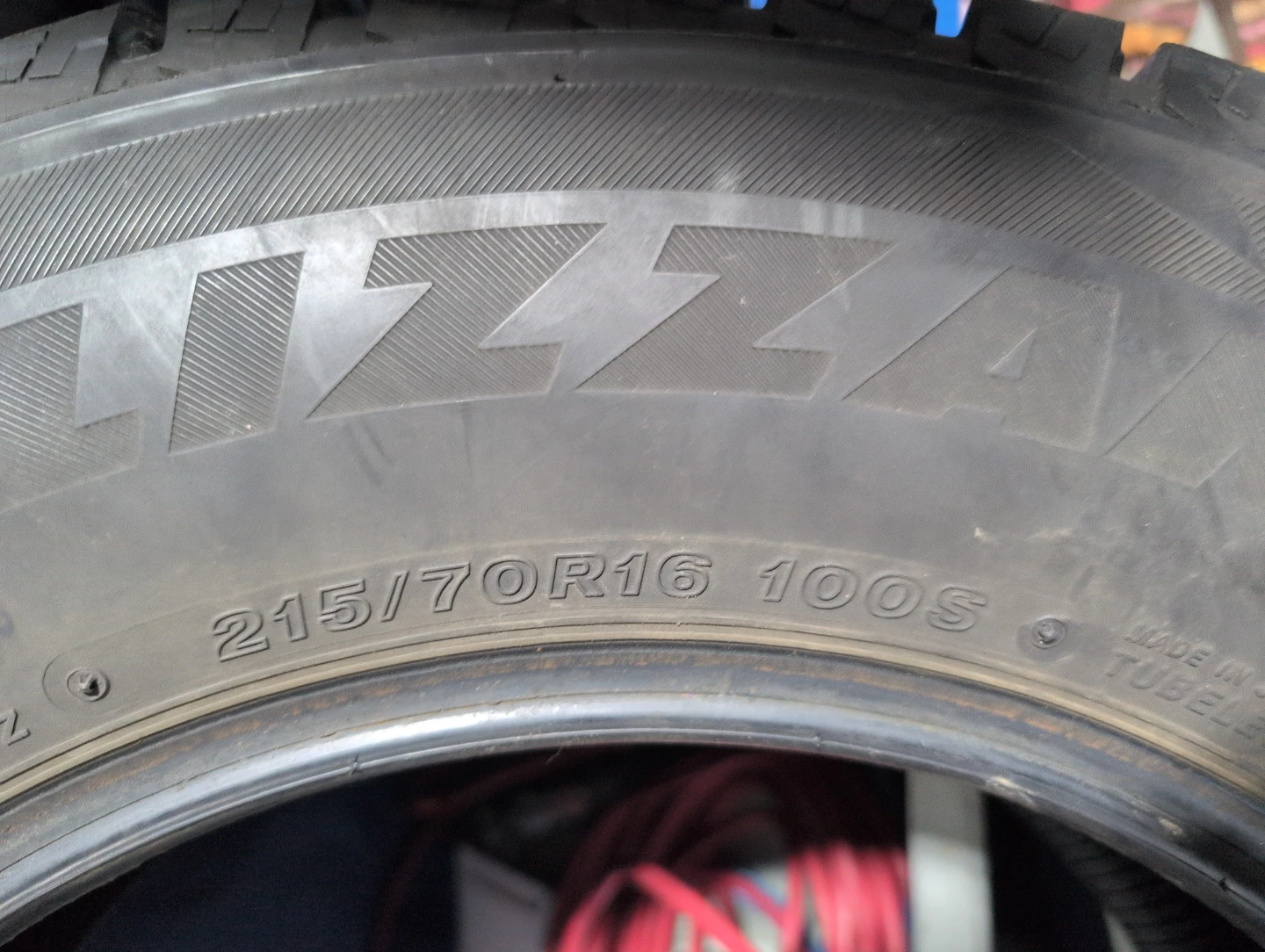 Bridgestone Blizzak DM-V2 Winter Tire 215/70R16 100S - photo 2