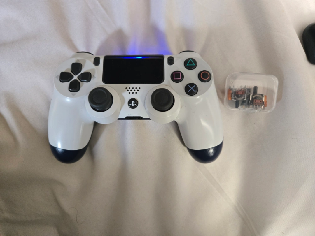 Need help replacing joysticks in PS4 Controller - photo 5