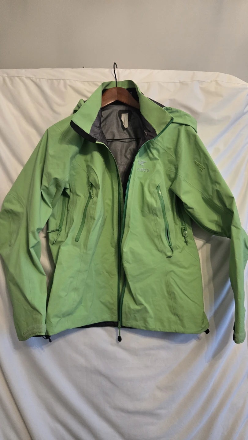 Arc'teryx Beta AR Gore-Tex Pro Jacket - Green Women