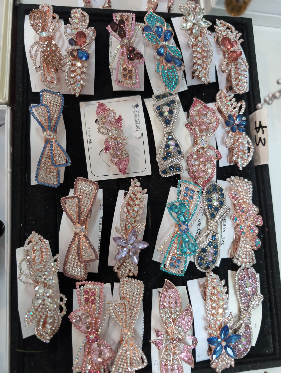 Hair clips $3 each - photo 4