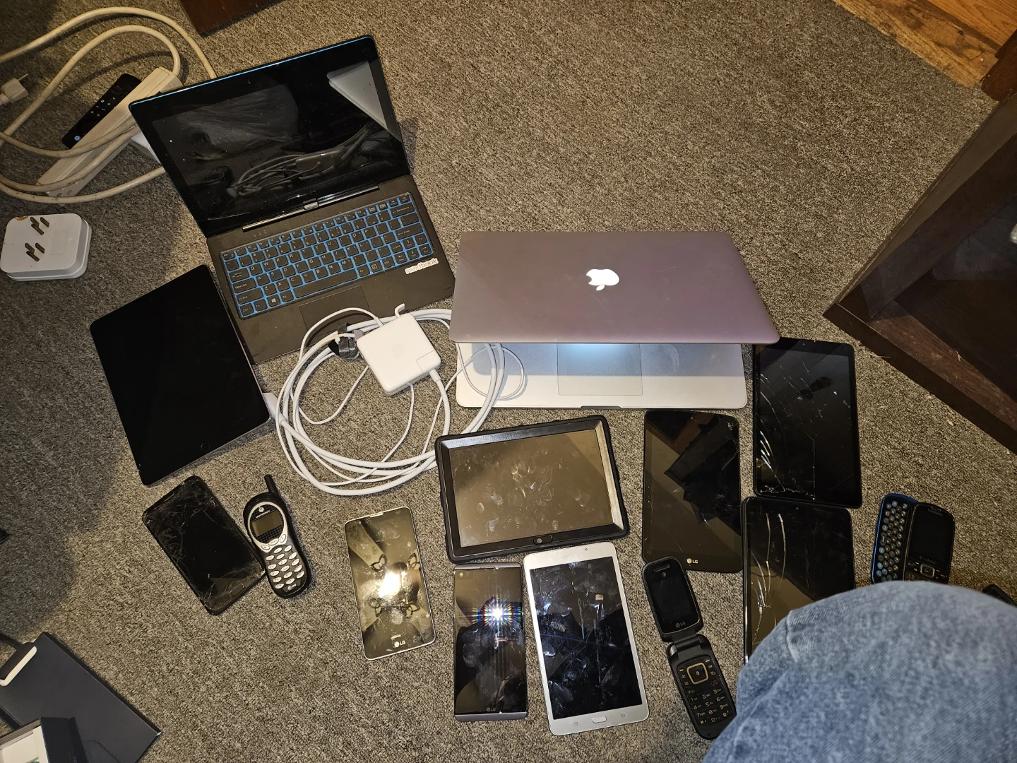 Untested Electronics: Apple MacBook, iPad, Samsung Phones & More - photo 3