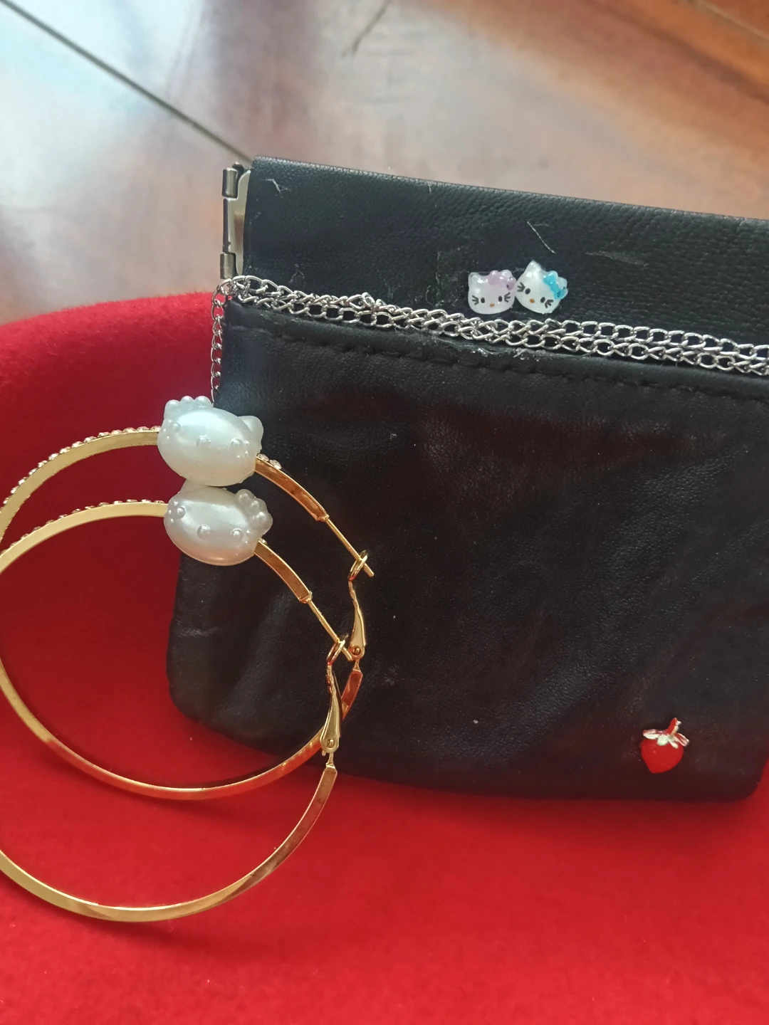 Black coin purse with strawberry charm - photo 3