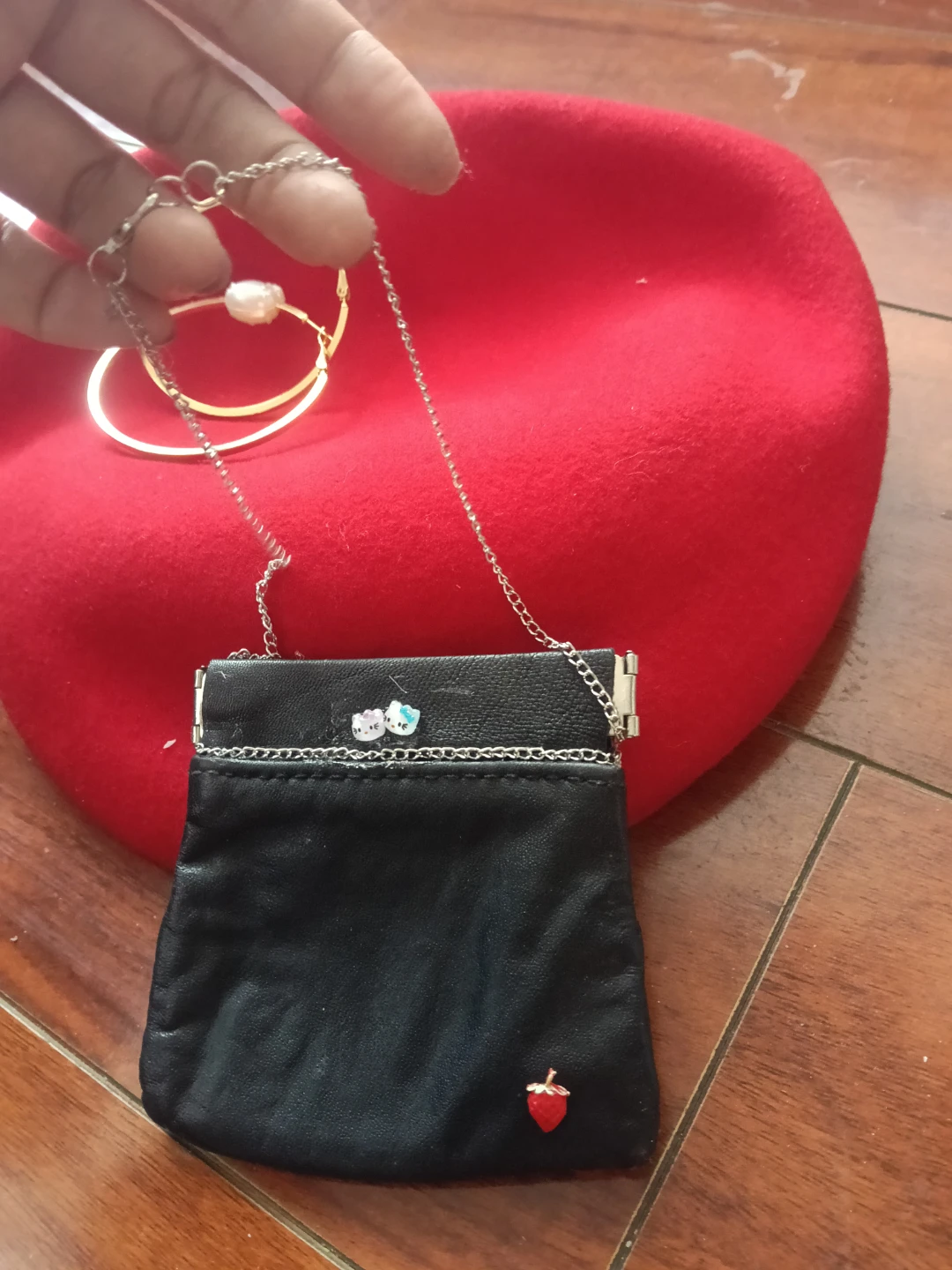 Black coin purse with strawberry charm - photo 4