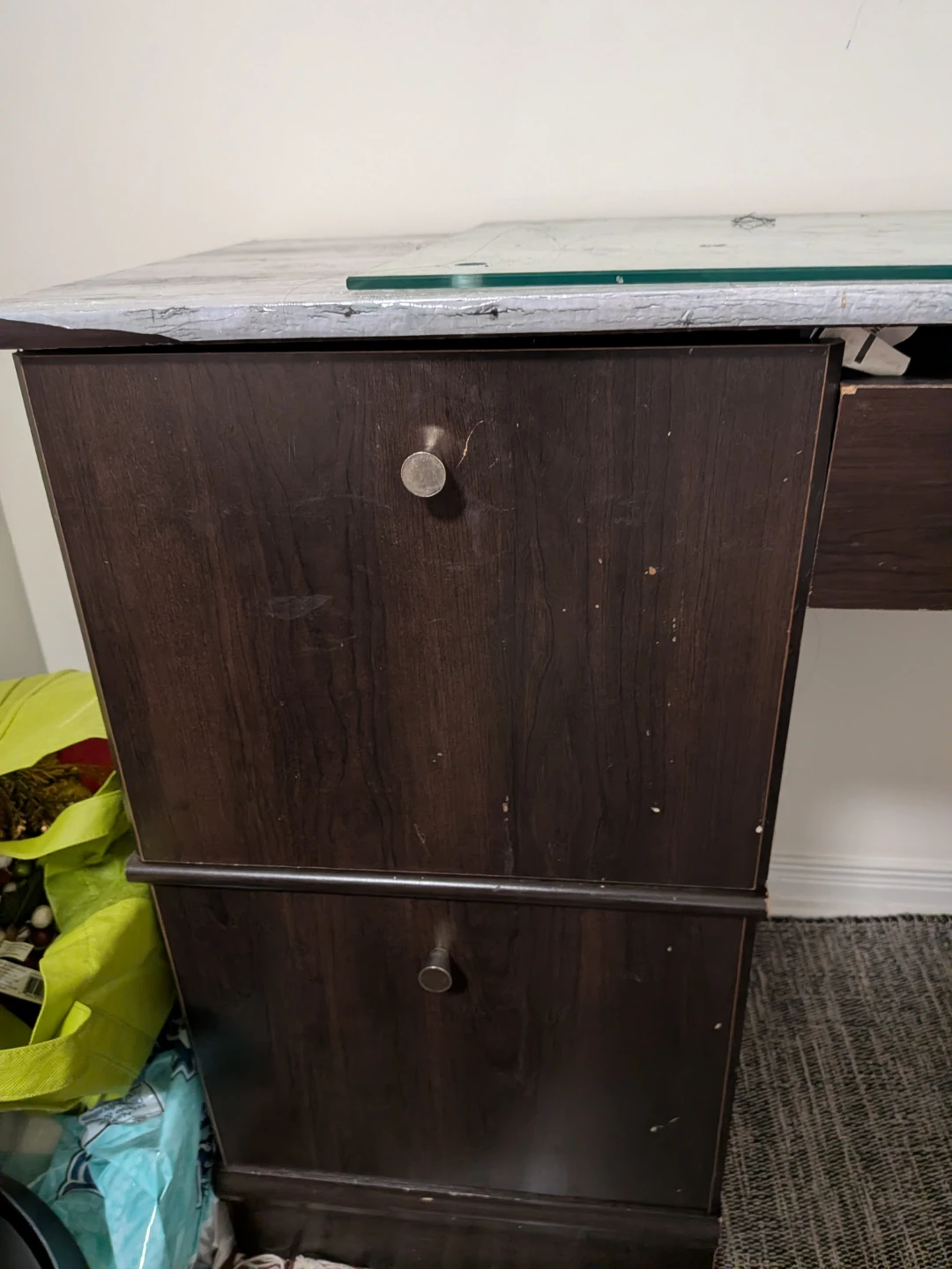 Desk - photo 5