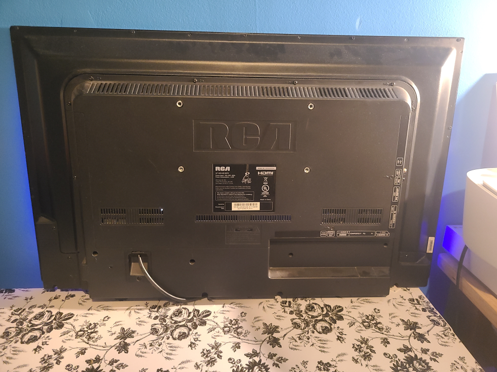 32" RCA TV with Remote - photo 3