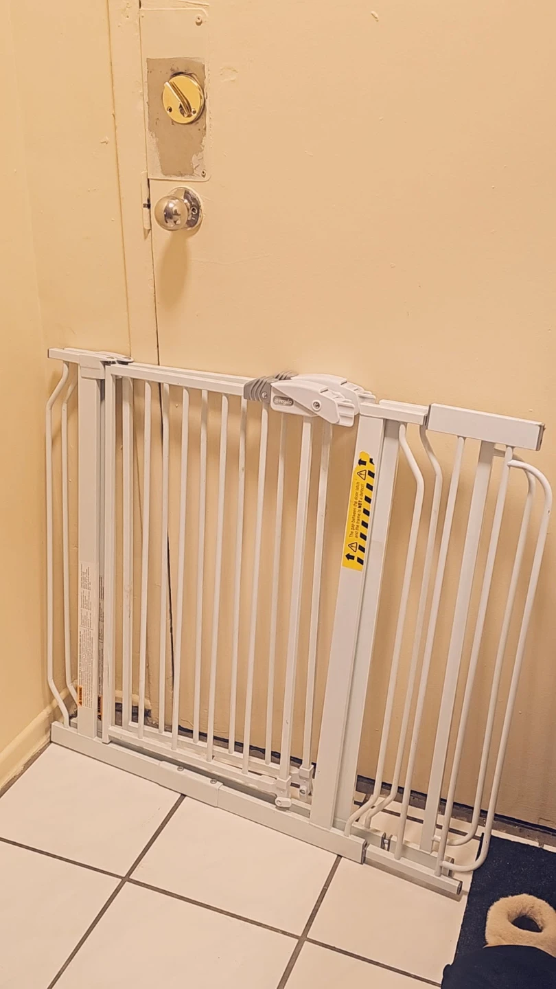 1- Safety 1st and 3 regalo Baby Gates with extenders