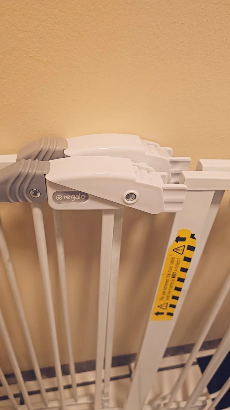 1- Safety 1st and 3 regalo Baby Gates with extenders - photo 2