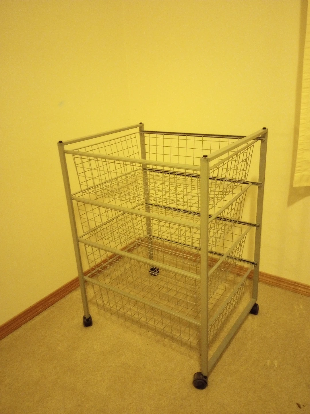 Wire basket storage unit with wheels