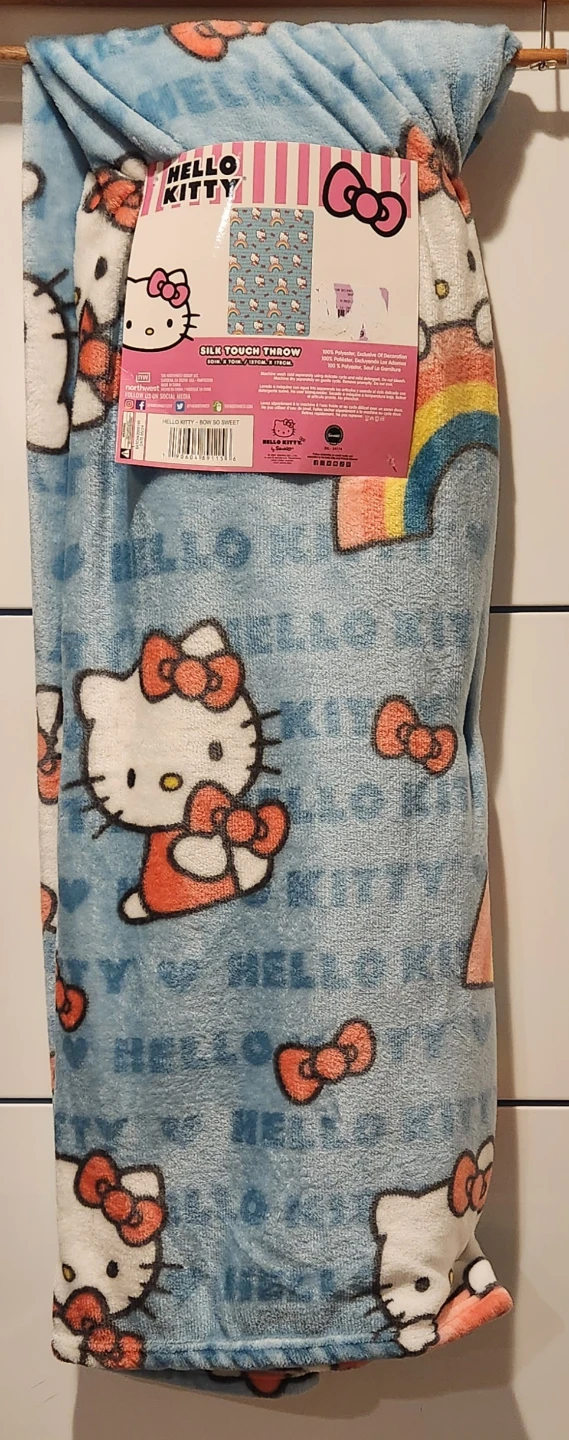 Hello Kitty Silk Touch Throw Blanket - photo 2