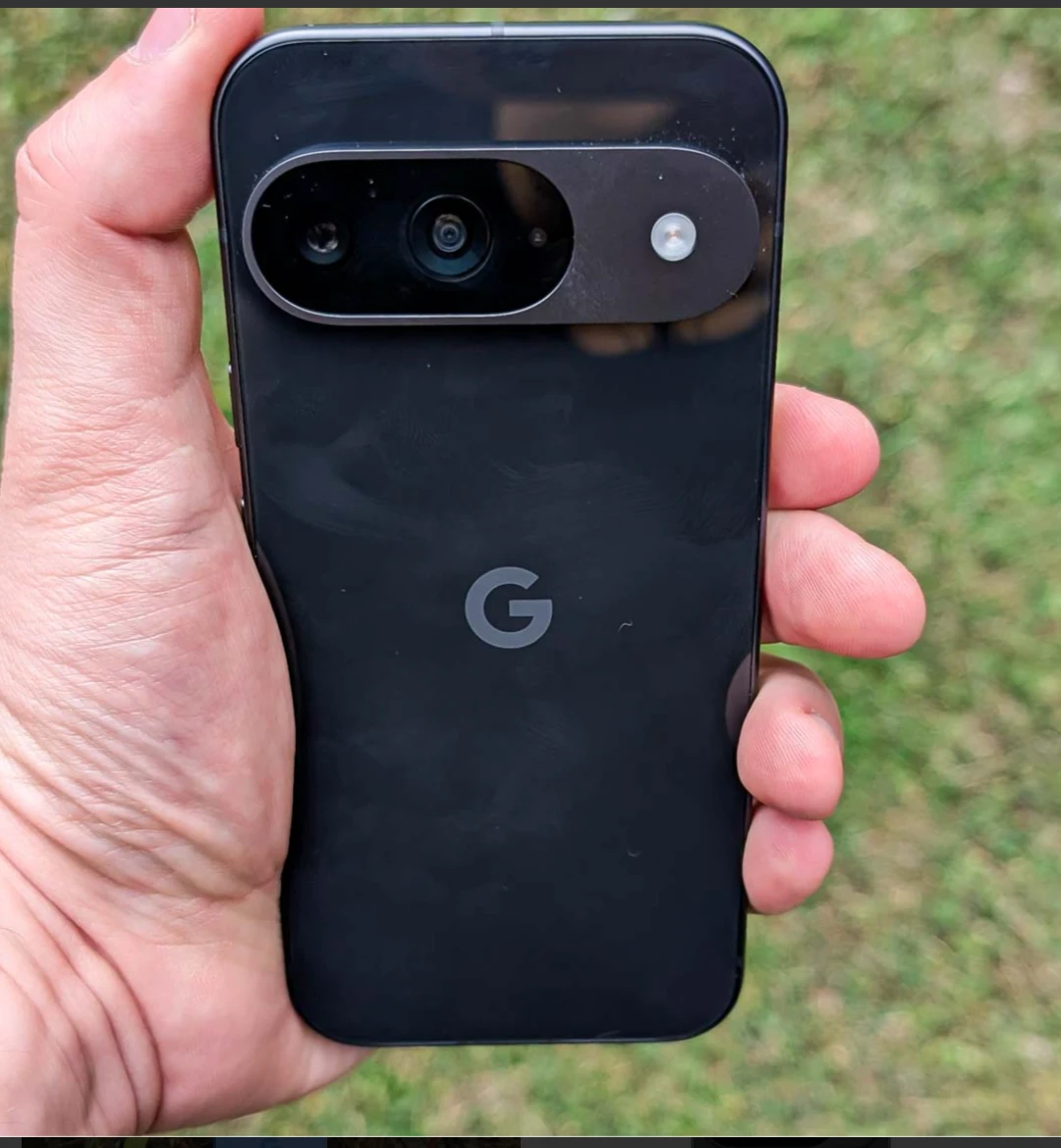 Google Pixel 10 black open box