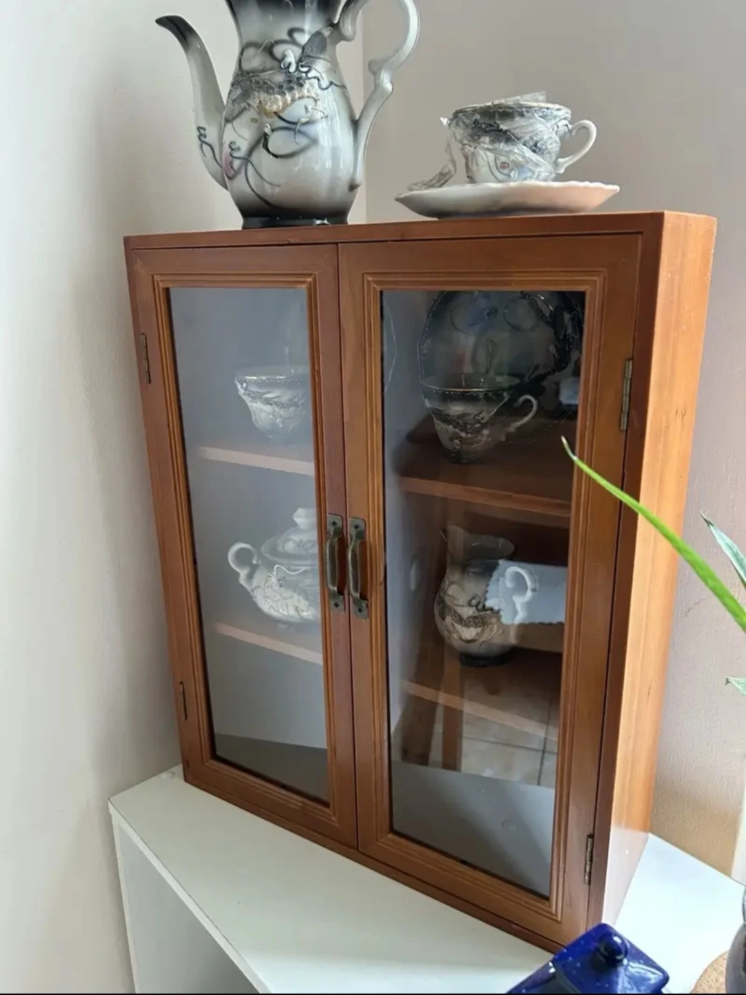 New Brand Wooden Display Cabinet with Glass Doors