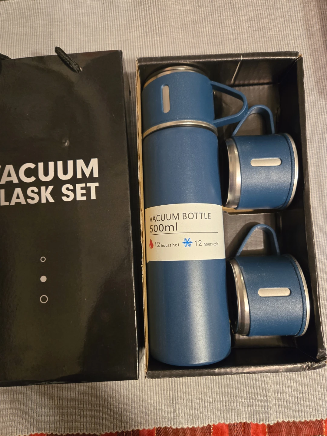 Vacuum Flask Set - 500ml Bottle + 3 Mugs