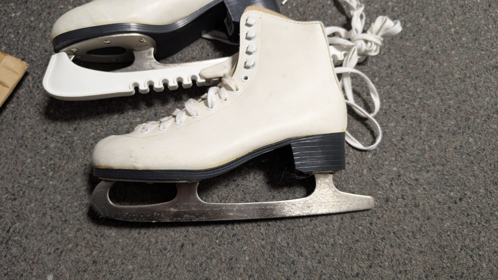 White Figure Skates Size 6 - photo 2
