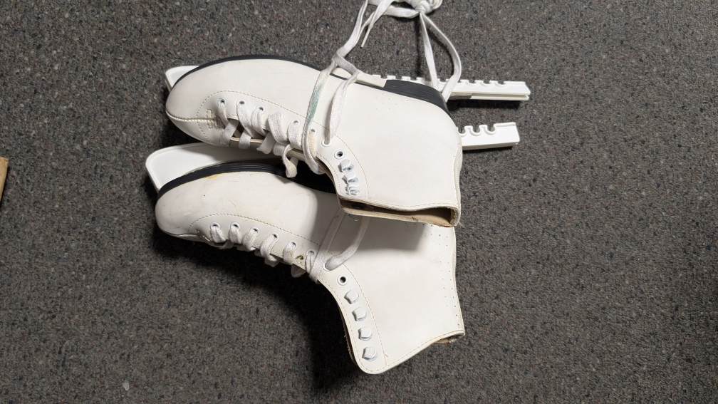 White Figure Skates Size 6 - photo 3