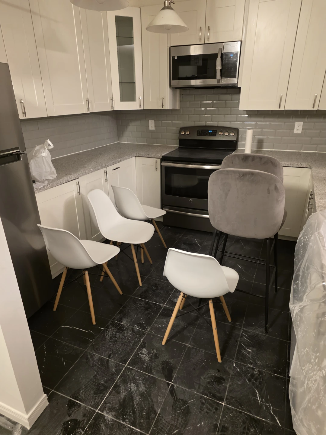 **SOLD** Kitchen Chairs - White 45$ for 4