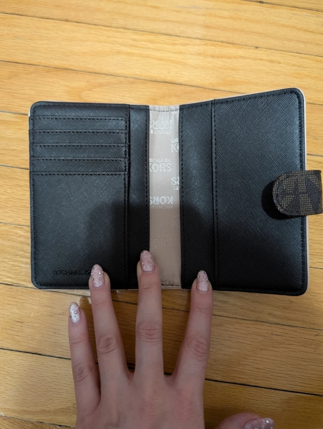 Michael Kors Passport Holder/wallet - photo 4