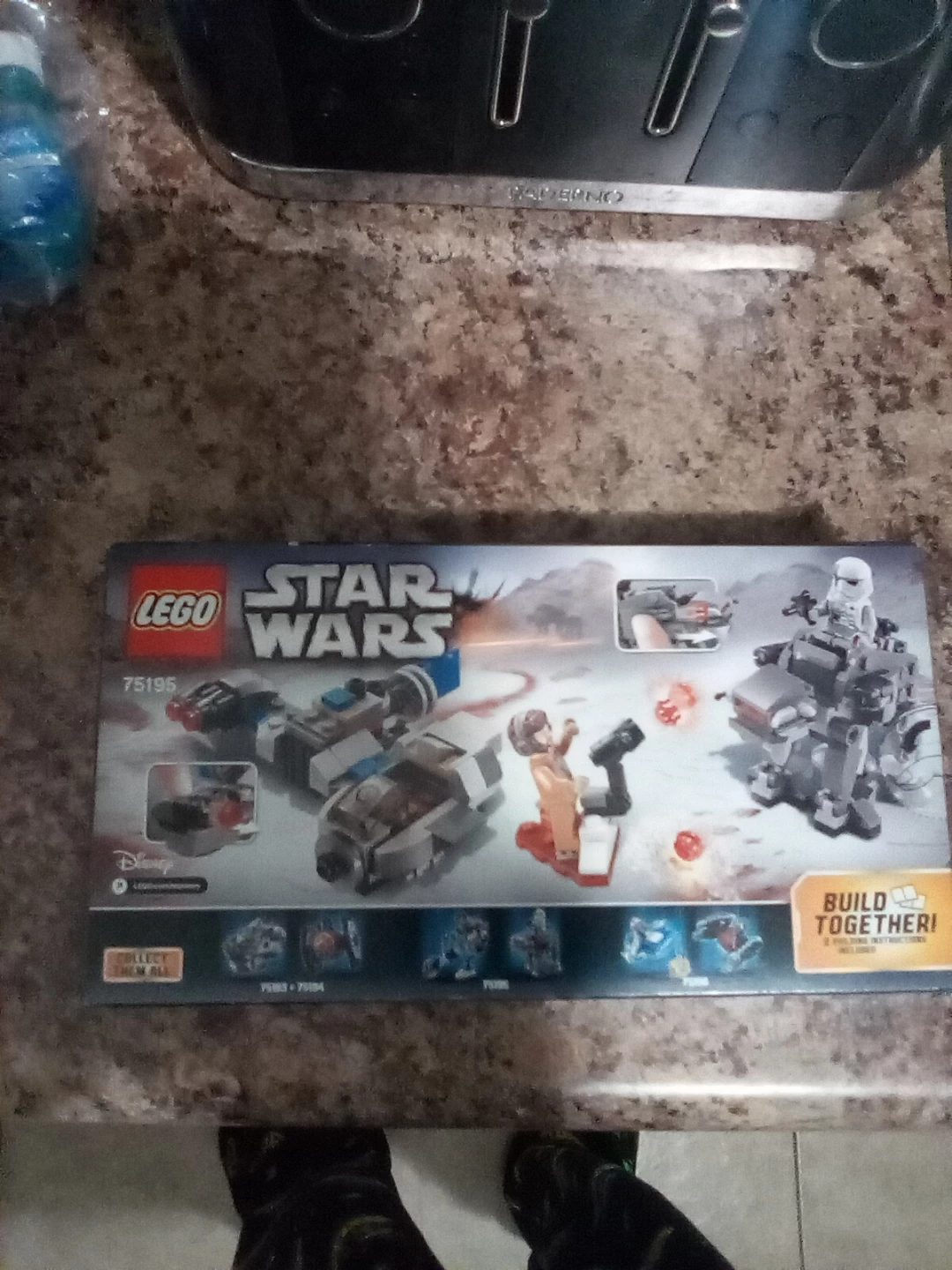 LEGO Star Wars Ski Speeder vs First Order Walker 75195 - photo 2