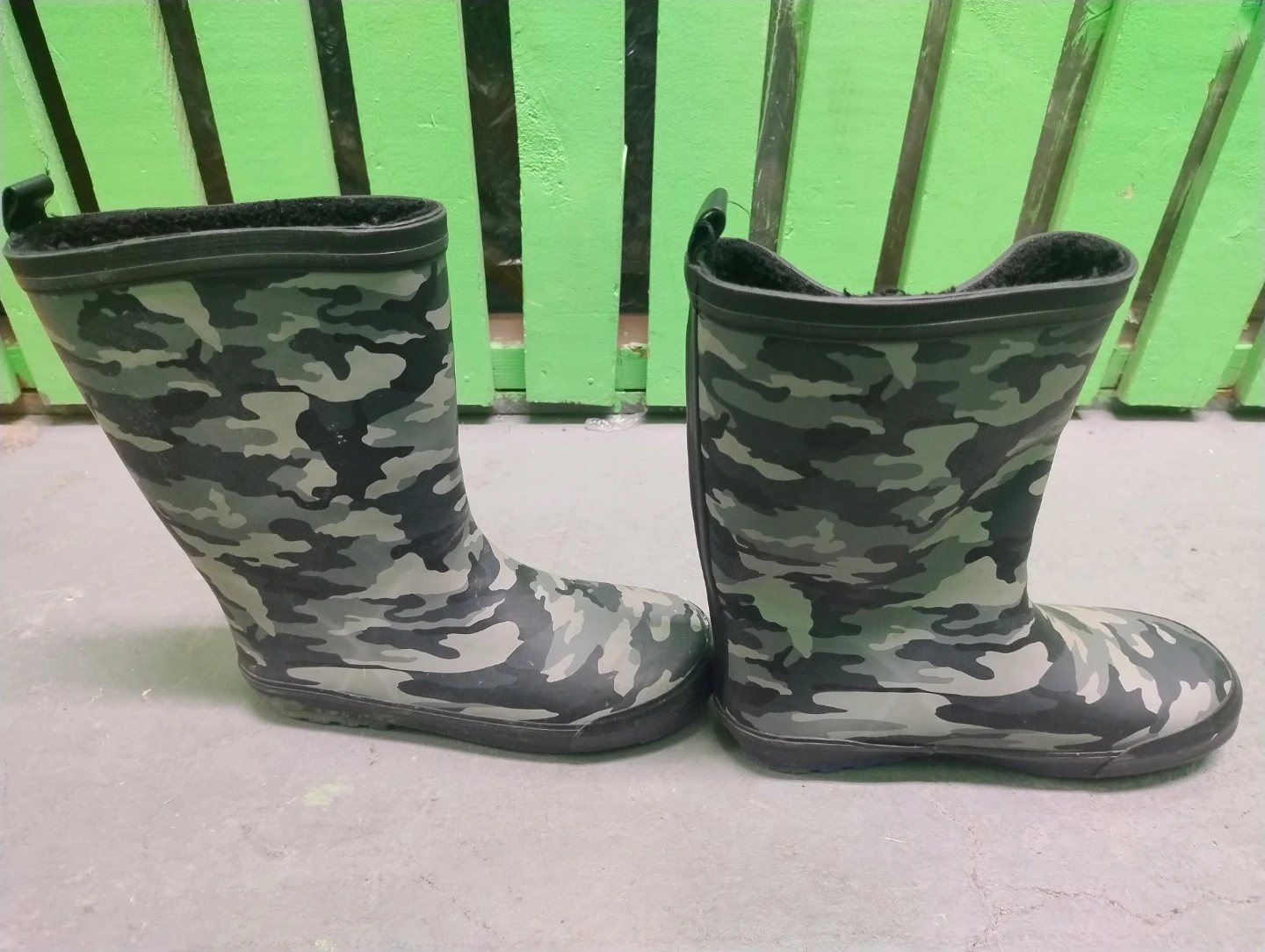 Kids Camo Rain Boots Size 5 Shark Soles with felt liner - photo 4