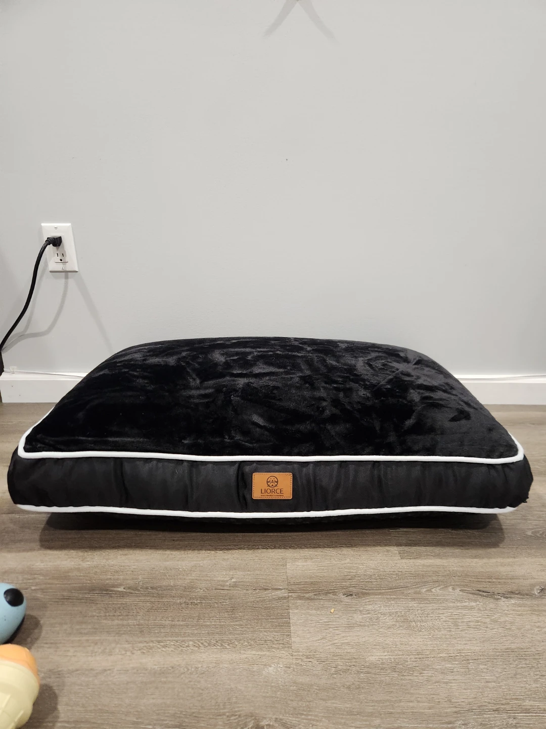 Liorce Black Plush Dog Bed (35x23) and other supplies - photo 2