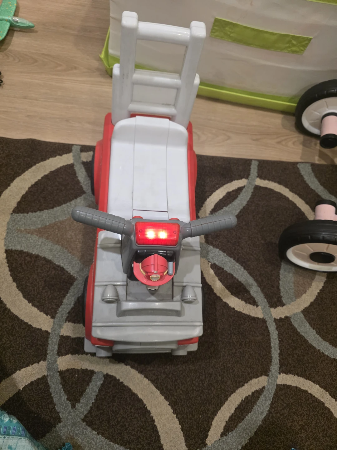 Paw Patrol Marshall Fire Truck Ride-On Toy - photo 2