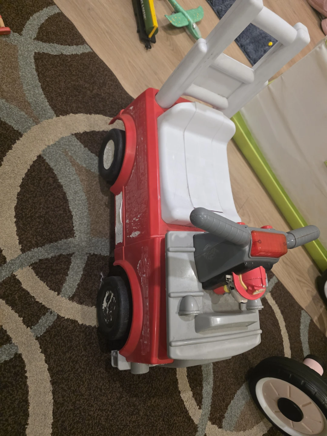 Paw Patrol Marshall Fire Truck Ride-On Toy - photo 4