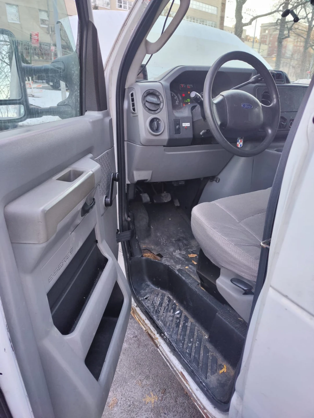 Ford E-150 cargo Van flex - photo 2