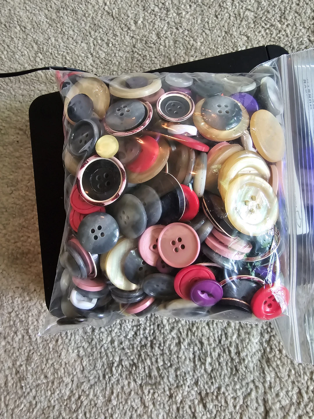 1Lb Large Bag of Assorted Craft Buttons - photo 3