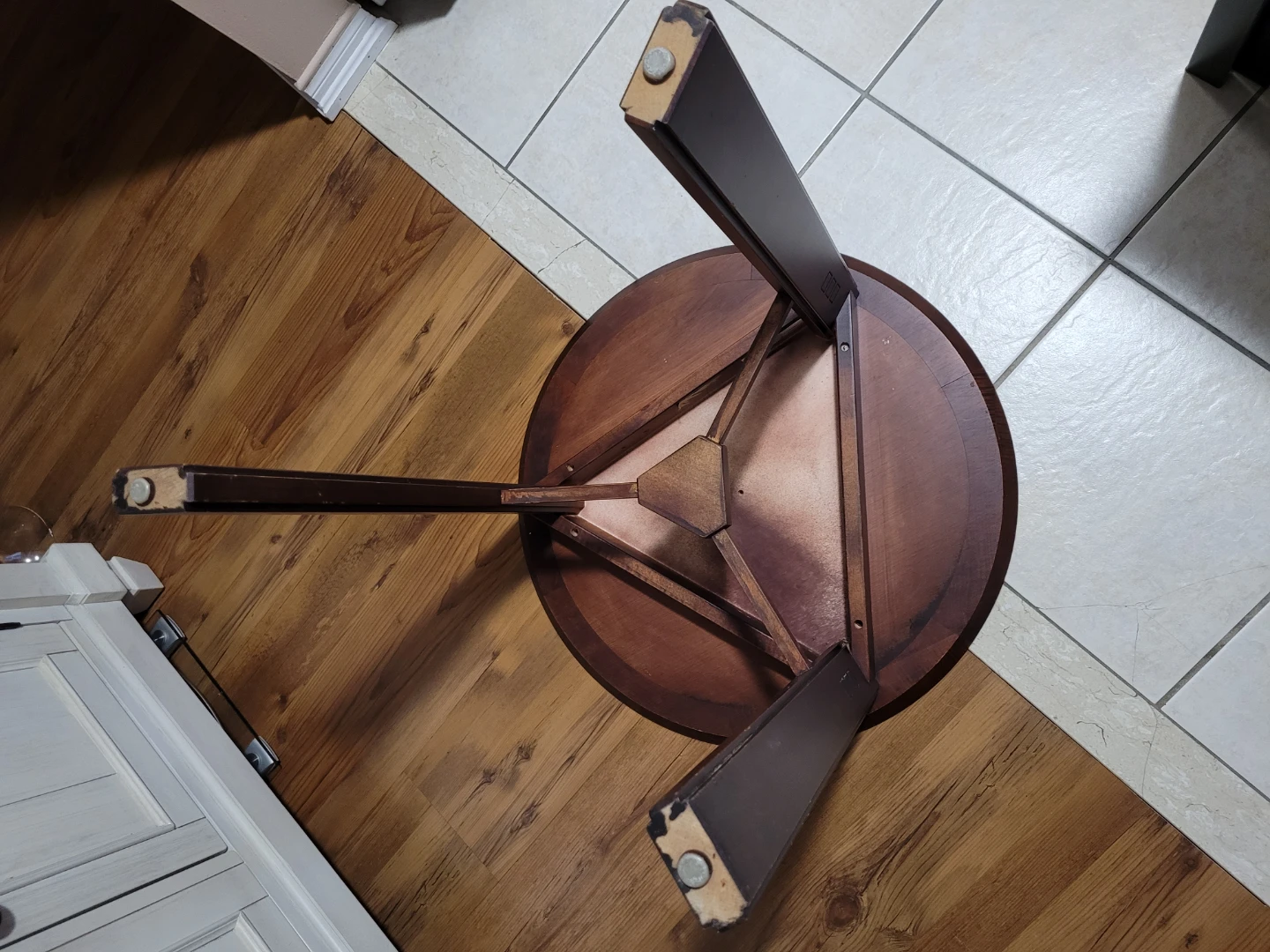 Textured Fine Furniture Inc. Round Table - photo 2