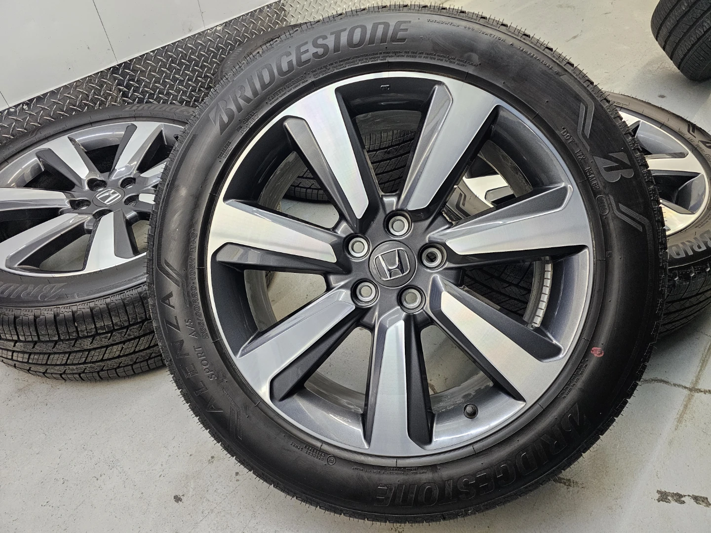 HONDA PILOT O.E.M RIMS AND ALL SEASON TIRES 255/50 R20