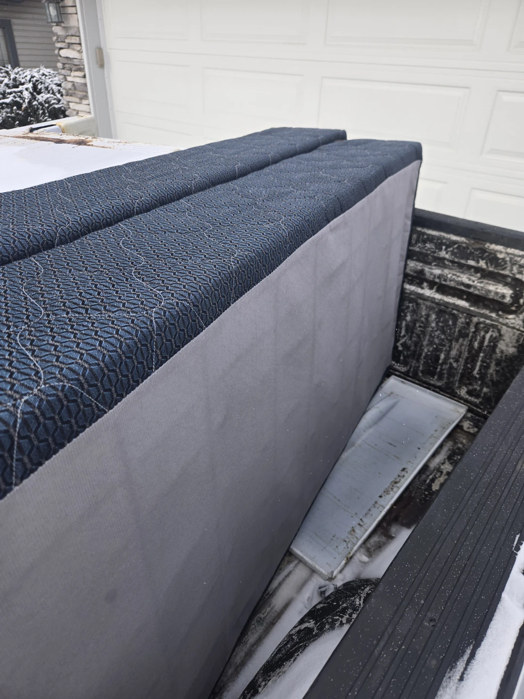 FREE DELIVERY!! 2 Piece Queen split box spring $120
