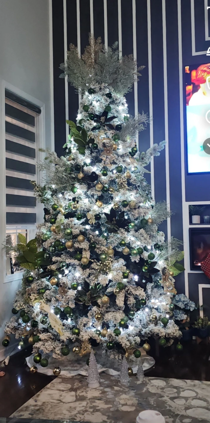 Artificial 9ft flocked Christmas Tree - photo 3