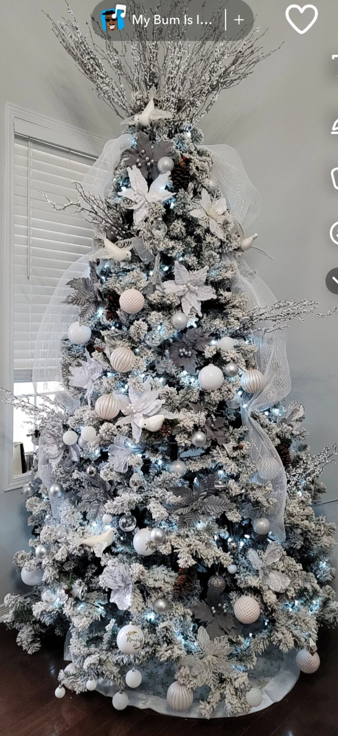 Artificial 9ft flocked Christmas Tree - photo 4