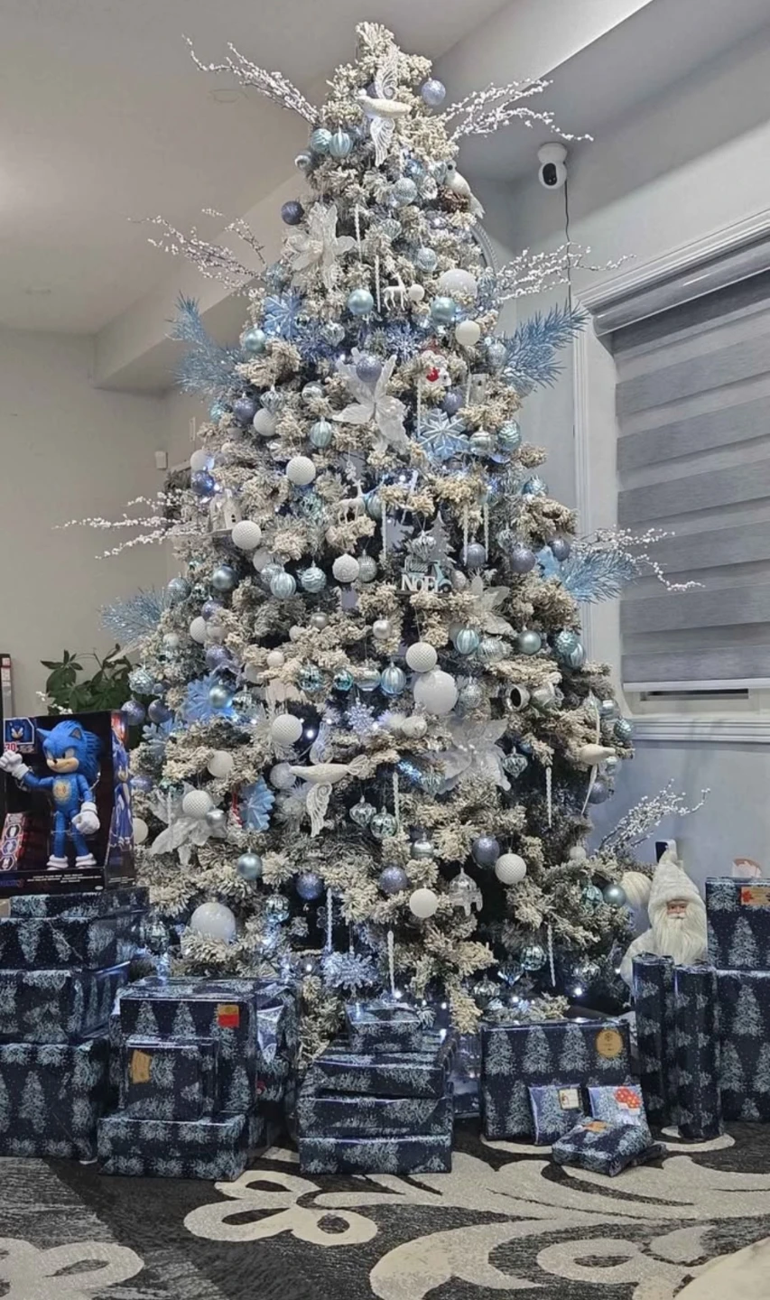 Artificial 9ft flocked Christmas Tree - photo 5